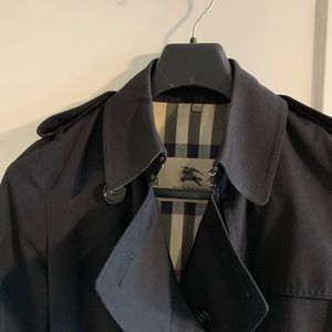 Authentic mid length Burberry trench coat in Size UK 8 US 6
